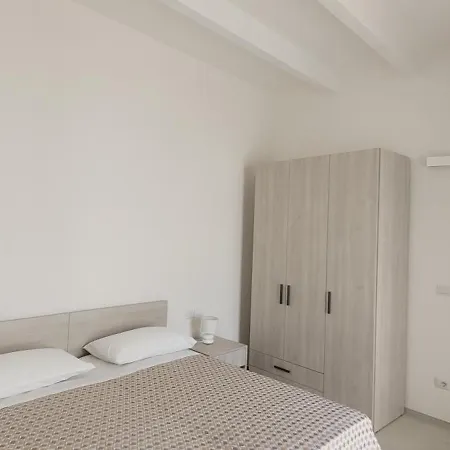 Nara Apartments 2 - Private Jacuzzi Apartment *